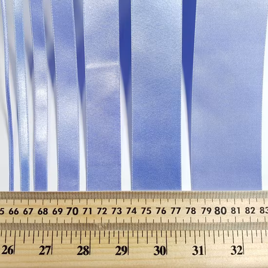 Accessorio regalo di prezzo di fabbrica di colore solido di alta qualità all'ingrosso Logo personalizzato del marchio Nastro di raso rosso oro bianco 100% poliestere